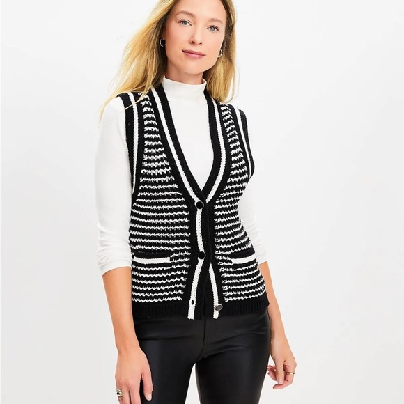 LOFT Sweaters - Women’s Loft Sweater Vest Black and White size Large